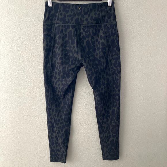 Victoria's Secret Animal Print Crop Pocket Leggings - Black Green - 8 - Picture 2 of 8